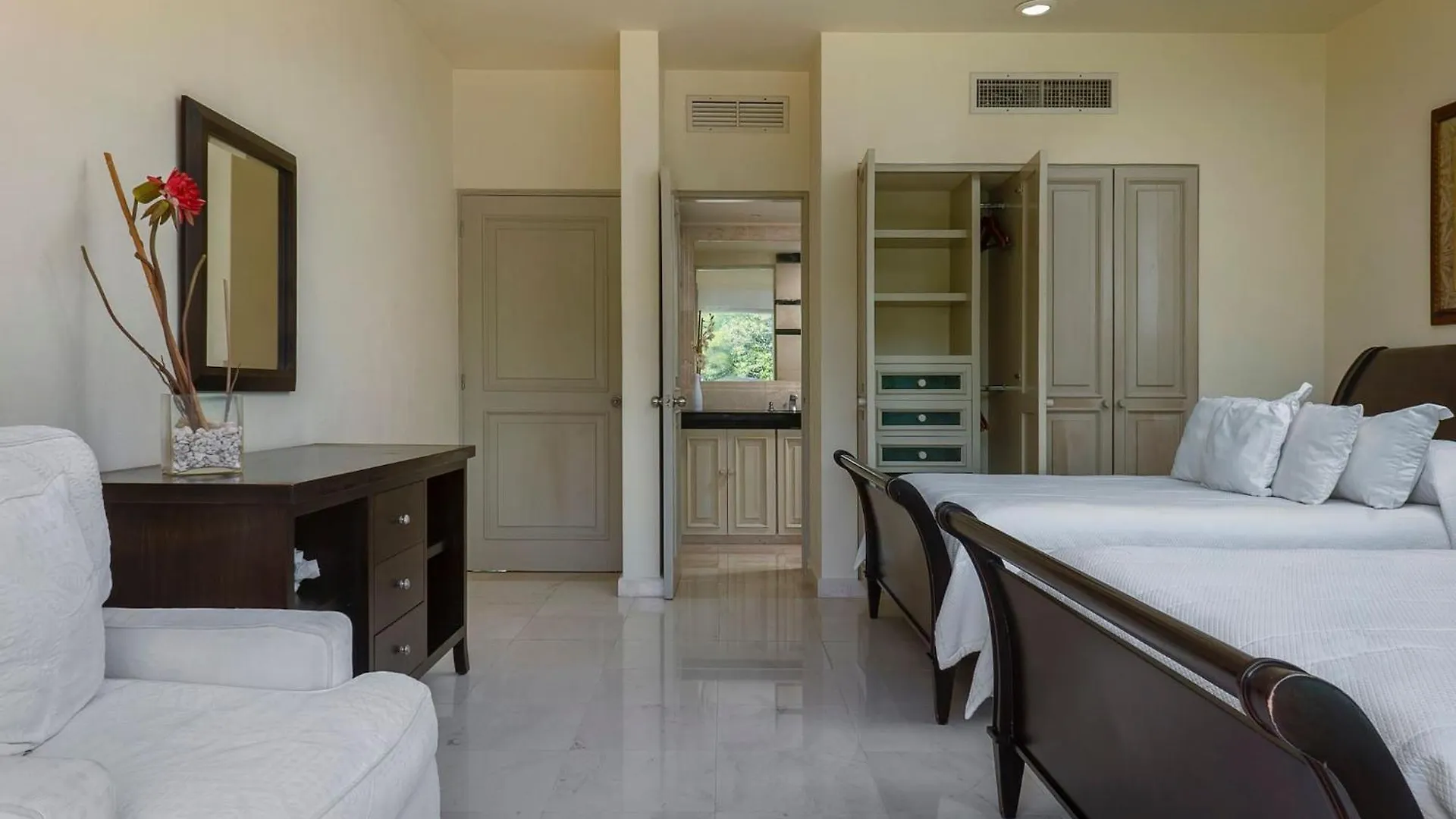 Rent Portobello Marina Y Villas プエルト・アベントゥラス